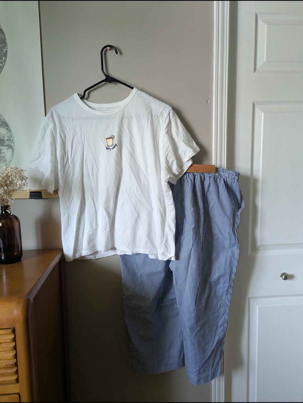 A&F Embroidered Tee - Picture 2 of 7